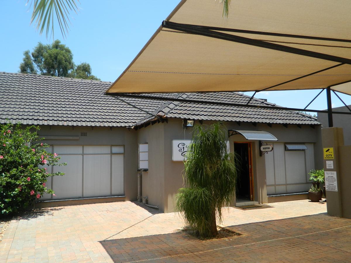 Guest House Gabby Klerksdorp Exteriér fotografie